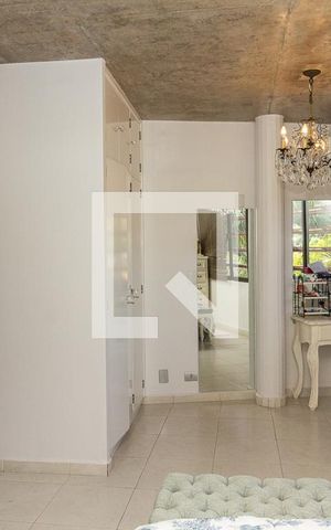 Casa à venda com 370m², 4 quartos e 4 vagas Casa à venda com 370m², 4 quartos e 4 vagasQuarto 6