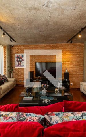 Casa à venda com 370m², 4 quartos e 4 vagas Casa à venda com 370m², 4 quartos e 4 vagasSala