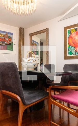 Casa à venda com 370m², 4 quartos e 4 vagas Casa à venda com 370m², 4 quartos e 4 vagasCozinha