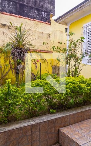 Casa à venda com 250m², 3 quartos e 2 vagas Casa à venda com 250m², 3 quartos e 2 vagasEntrada