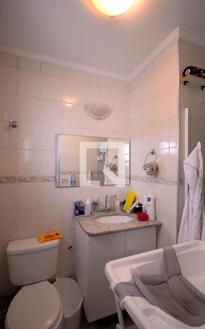 Apartamento à venda com 106m², 2 quartos e 2 vagas Apartamento à venda com 106m², 2 quartos e 2 vagasBanheiro da suite
