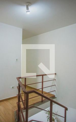 Casa à venda com 194m², 4 quartos e 2 vagas Casa à venda com 194m², 4 quartos e 2 vagasCorredor - Quartos