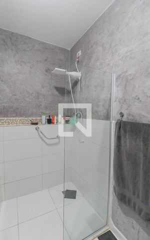 Casa à venda com 199m², 4 quartos e 4 vagas Casa à venda com 199m², 4 quartos e 4 vagasBanheiro