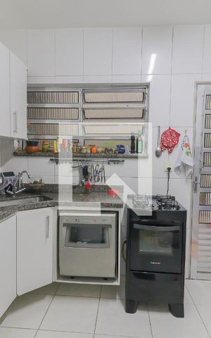 Casa à venda com 199m², 4 quartos e 4 vagas Casa à venda com 199m², 4 quartos e 4 vagasCozinha