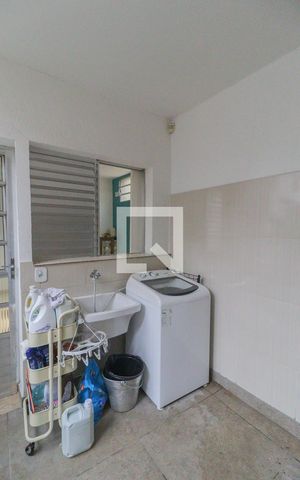Casa à venda com 199m², 4 quartos e 4 vagas Casa à venda com 199m², 4 quartos e 4 vagasÁrea de Serviço