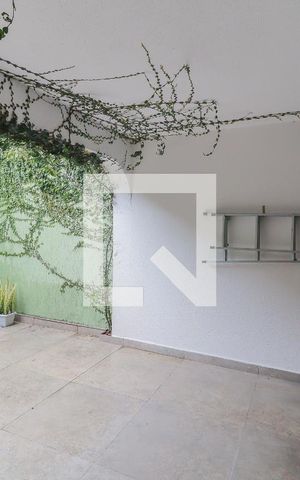 Casa à venda com 199m², 4 quartos e 4 vagas Casa à venda com 199m², 4 quartos e 4 vagasGaragem