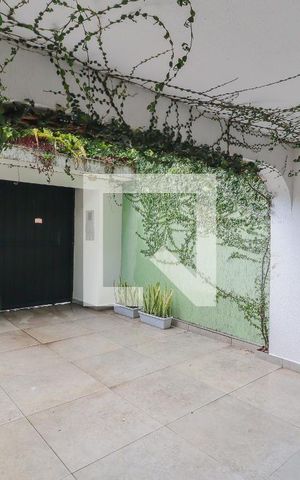 Casa à venda com 199m², 4 quartos e 4 vagas Casa à venda com 199m², 4 quartos e 4 vagasGaragem