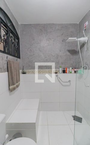 Casa à venda com 199m², 4 quartos e 4 vagas Casa à venda com 199m², 4 quartos e 4 vagasBanheiro