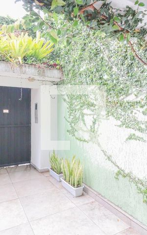 Casa à venda com 199m², 4 quartos e 4 vagas Casa à venda com 199m², 4 quartos e 4 vagasGaragem