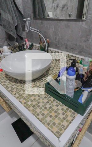 Casa à venda com 199m², 4 quartos e 4 vagas Casa à venda com 199m², 4 quartos e 4 vagasBanheiro