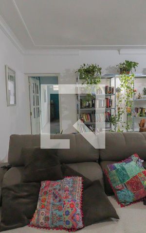 Casa à venda com 199m², 4 quartos e 4 vagas Casa à venda com 199m², 4 quartos e 4 vagasSala