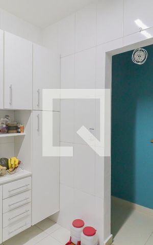 Casa à venda com 199m², 4 quartos e 4 vagas Casa à venda com 199m², 4 quartos e 4 vagasCozinha