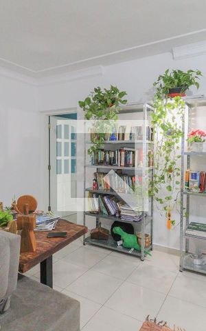 Casa à venda com 199m², 4 quartos e 4 vagas Casa à venda com 199m², 4 quartos e 4 vagasSala