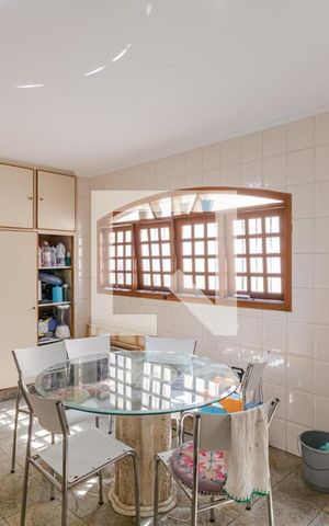 Casa à venda com 160m², 4 quartos e 2 vagas Casa à venda com 160m², 4 quartos e 2 vagasCozinha