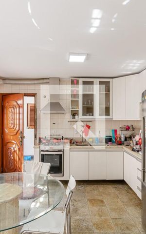 Casa à venda com 160m², 4 quartos e 2 vagas Casa à venda com 160m², 4 quartos e 2 vagasCozinha