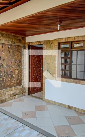 Casa à venda com 205m², 3 quartos e 2 vagas Casa à venda com 205m², 3 quartos e 2 vagasfrente