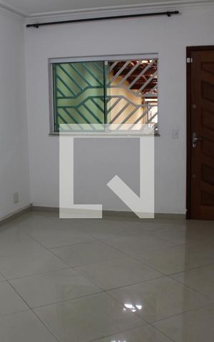Casa à venda com 60m², 2 quartos e 2 vagasSala