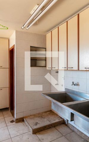Casa à venda com 330m², 3 quartos e 2 vagas Casa à venda com 330m², 3 quartos e 2 vagasCozinha e Área de Serviço