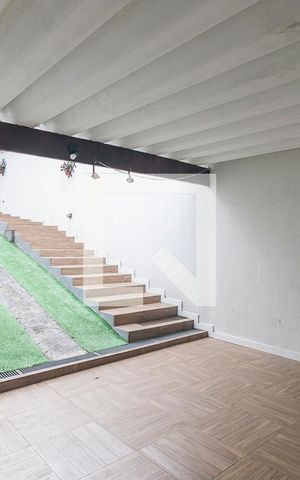 Casa à venda com 170m², 3 quartos e 5 vagas Casa à venda com 170m², 3 quartos e 5 vagasGaragem