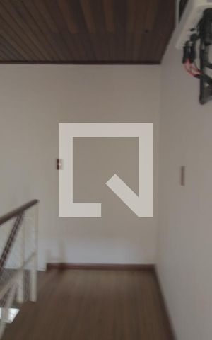 Casa à venda com 378m², 6 quartos e 4 vagasCorredor