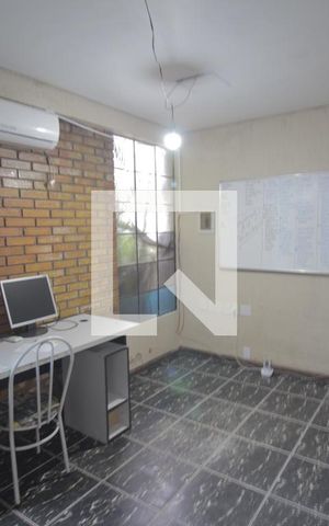 Casa à venda com 378m², 6 quartos e 4 vagasEscritório