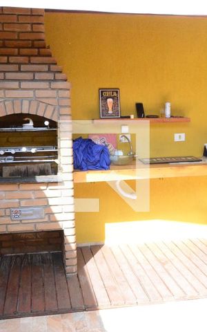 Casa à venda com 200m², 3 quartos e 6 vagasChurrasqueira