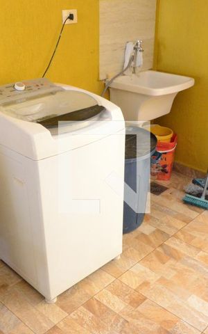 Casa à venda com 200m², 3 quartos e 6 vagasÁrea de Serviço