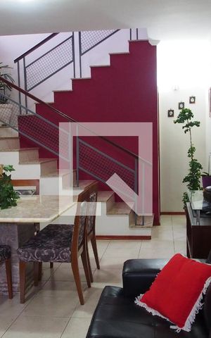 Casa à venda com 178m², 3 quartos e 2 vagasSala 
