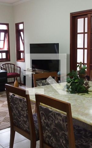 Casa à venda com 178m², 3 quartos e 2 vagasSala