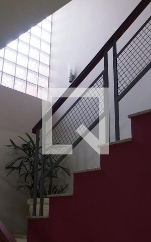 Casa à venda com 178m², 3 quartos e 2 vagasEscada