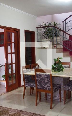 Casa à venda com 178m², 3 quartos e 2 vagasSala 