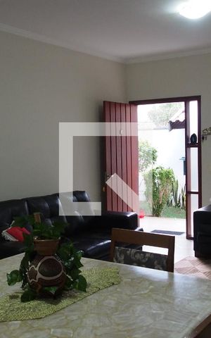 Casa à venda com 178m², 3 quartos e 2 vagasSala