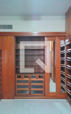 Apartamento para alugar com 315m², 4 quartos e 3 vagasCloset 1