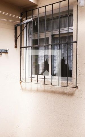 Casa para alugar com 70m², 2 quartos e 1 vagaFundos