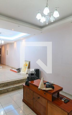 Casa à venda com 160m², 3 quartos e 2 vagas Casa à venda com 160m², 3 quartos e 2 vagasSala