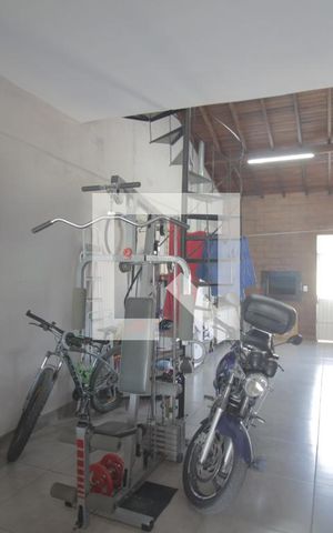 Casa à venda com 179m², 3 quartos e 3 vagasGaragem