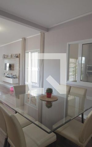 Casa à venda com 179m², 3 quartos e 3 vagasSala