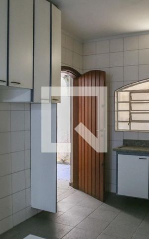 Casa à venda com 220m², 3 quartos e sem vaga Casa à venda com 220m², 3 quartos e sem vagaCozinha