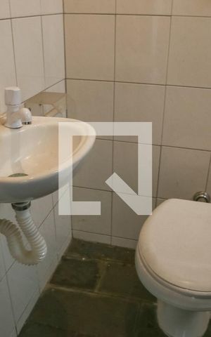 Casa à venda com 220m², 3 quartos e sem vaga Casa à venda com 220m², 3 quartos e sem vagaBanheiro de Serviço