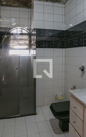Casa à venda com 220m², 3 quartos e sem vaga Casa à venda com 220m², 3 quartos e sem vagaBanheiro Social