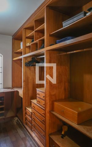 Casa à venda com 220m², 3 quartos e sem vaga Casa à venda com 220m², 3 quartos e sem vagaQuarto 1