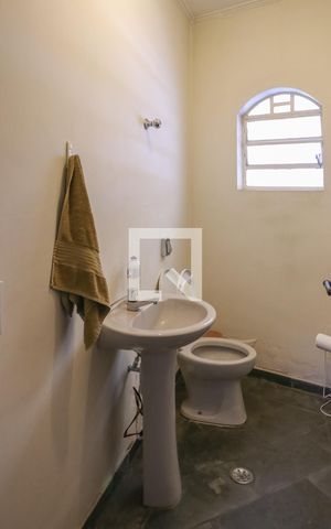 Casa à venda com 220m², 3 quartos e sem vaga Casa à venda com 220m², 3 quartos e sem vagaLavabo