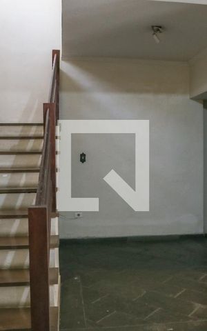 Casa à venda com 220m², 3 quartos e sem vaga Casa à venda com 220m², 3 quartos e sem vagaSala