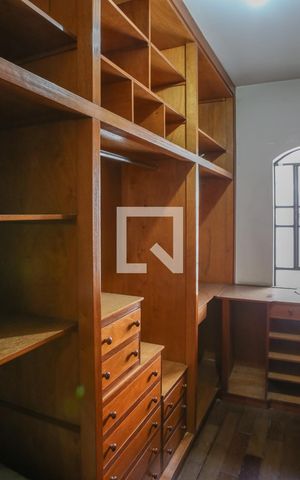 Casa à venda com 220m², 3 quartos e sem vaga Casa à venda com 220m², 3 quartos e sem vagaQuarto 1