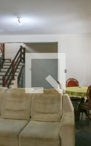 Casa à venda com 220m², 3 quartos e sem vaga Casa à venda com 220m², 3 quartos e sem vagaSala