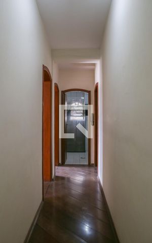 Casa à venda com 220m², 3 quartos e sem vaga Casa à venda com 220m², 3 quartos e sem vagaCorredor