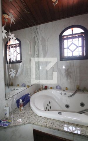 Casa de condomínio à venda com 340m², 3 quartos e 2 vagasBanheiro 