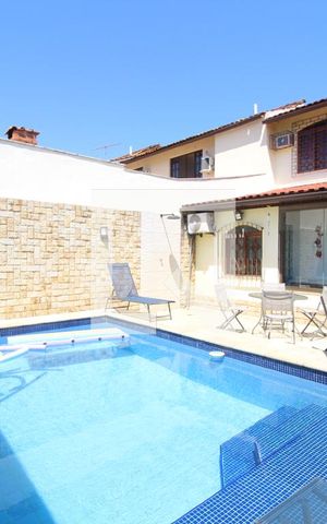 Casa de condomínio à venda com 340m², 3 quartos e 2 vagasÁrea da Piscina