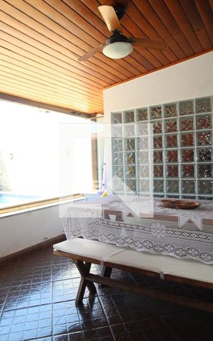 Casa de condomínio à venda com 340m², 3 quartos e 2 vagasCopa