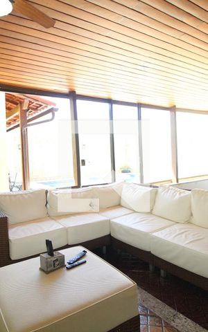 Casa de condomínio à venda com 340m², 3 quartos e 2 vagasCopa